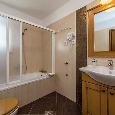 Spacious With Swimming Pool In Tinjan *