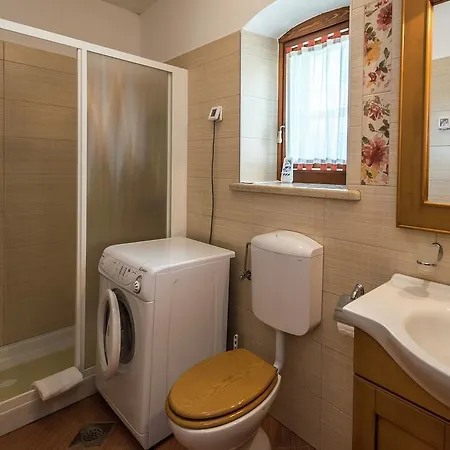 Spacious With Swimming Pool In Tinjan Vila *