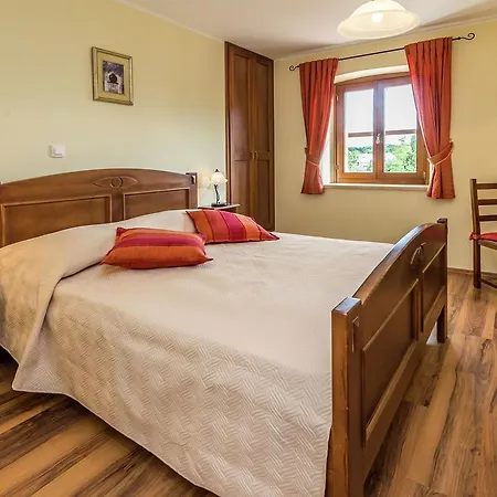 Spacious With Swimming Pool In Tinjan * Kringa