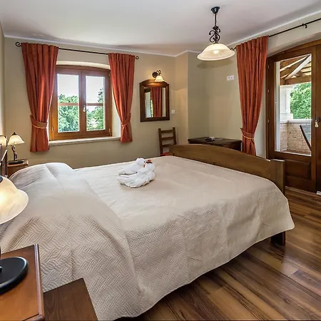 Spacious With Swimming Pool In Tinjan Vila Kringa