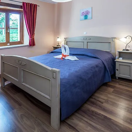 Vila Spacious With Swimming Pool In Tinjan *