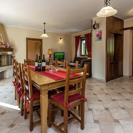 Vila Spacious With Swimming Pool In Tinjan Kringa