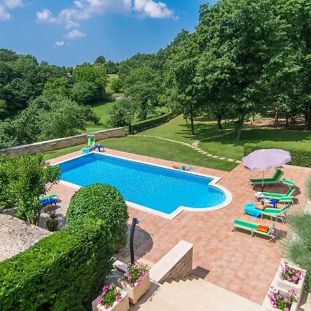 Vila Spacious With Swimming Pool In Tinjan Kringa