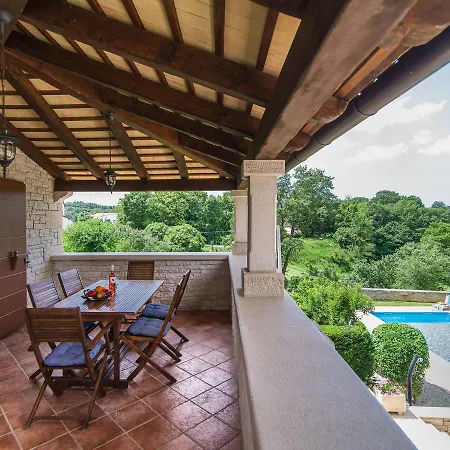 Spacious With Swimming Pool In Tinjan *