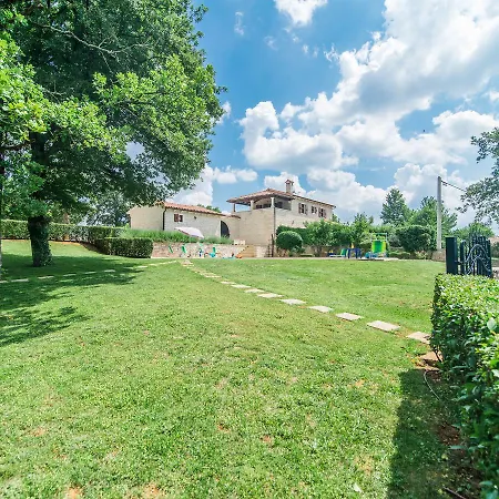 Vila Spacious With Swimming Pool In Tinjan Kringa