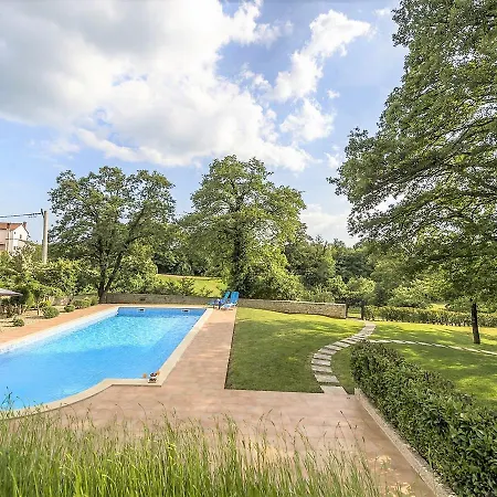 Vila Spacious With Swimming Pool In Tinjan Kringa